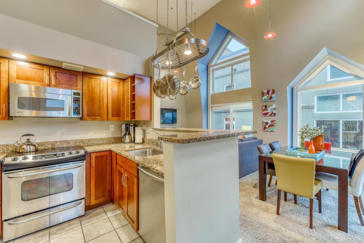 Belltown Court Sunset Suite Сиатъл Екстериор снимка