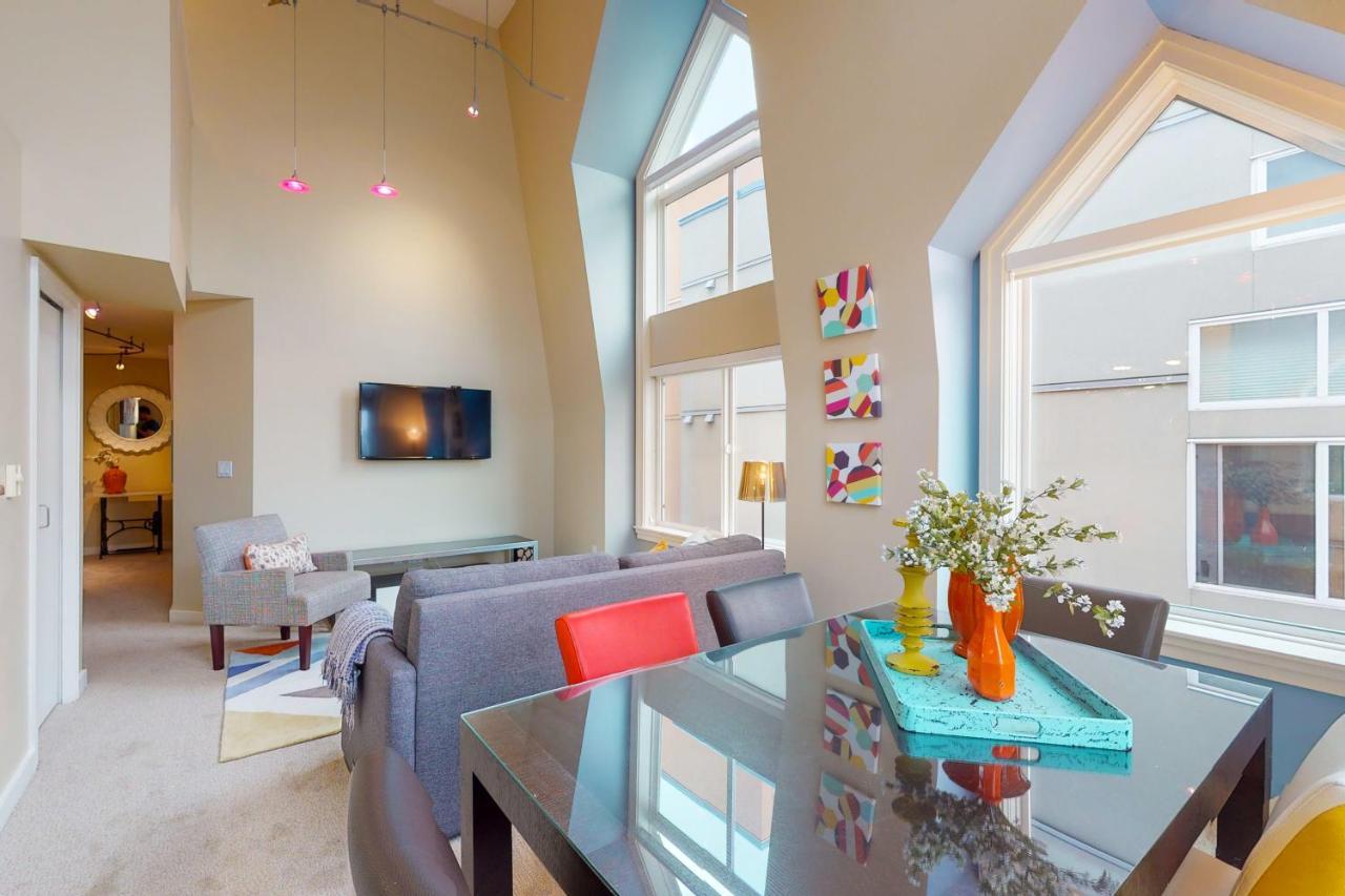 Belltown Court Sunset Suite Сиатъл Екстериор снимка